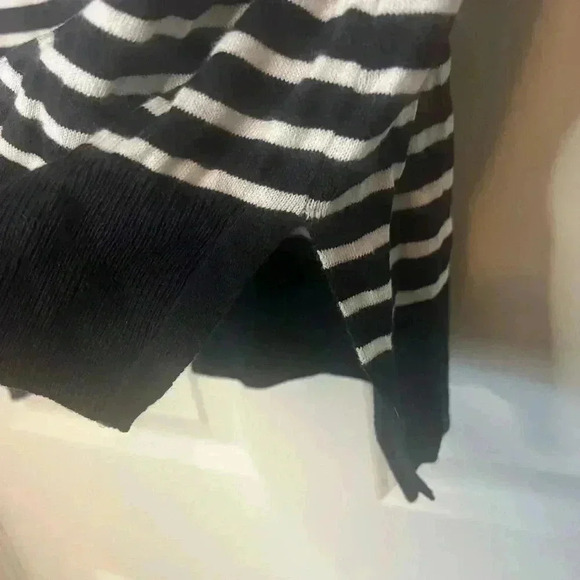 Gap Stripe V-neck Sweater - Picture 2 of 6